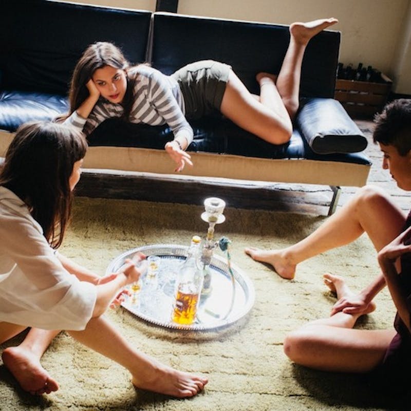 マリア、ゾーイ、パウリータのレズビアン三人組