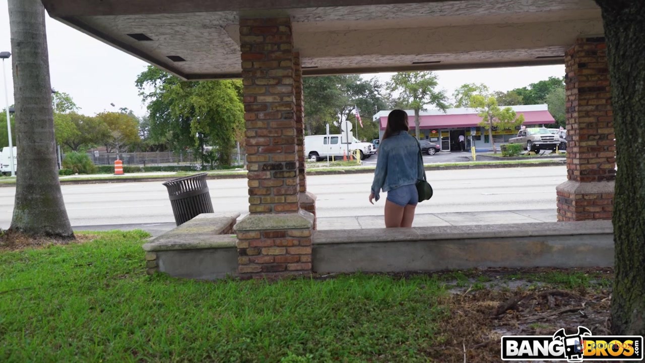 Latina Catalina Ossa Gets Her Trimmed Muff Boned In Van