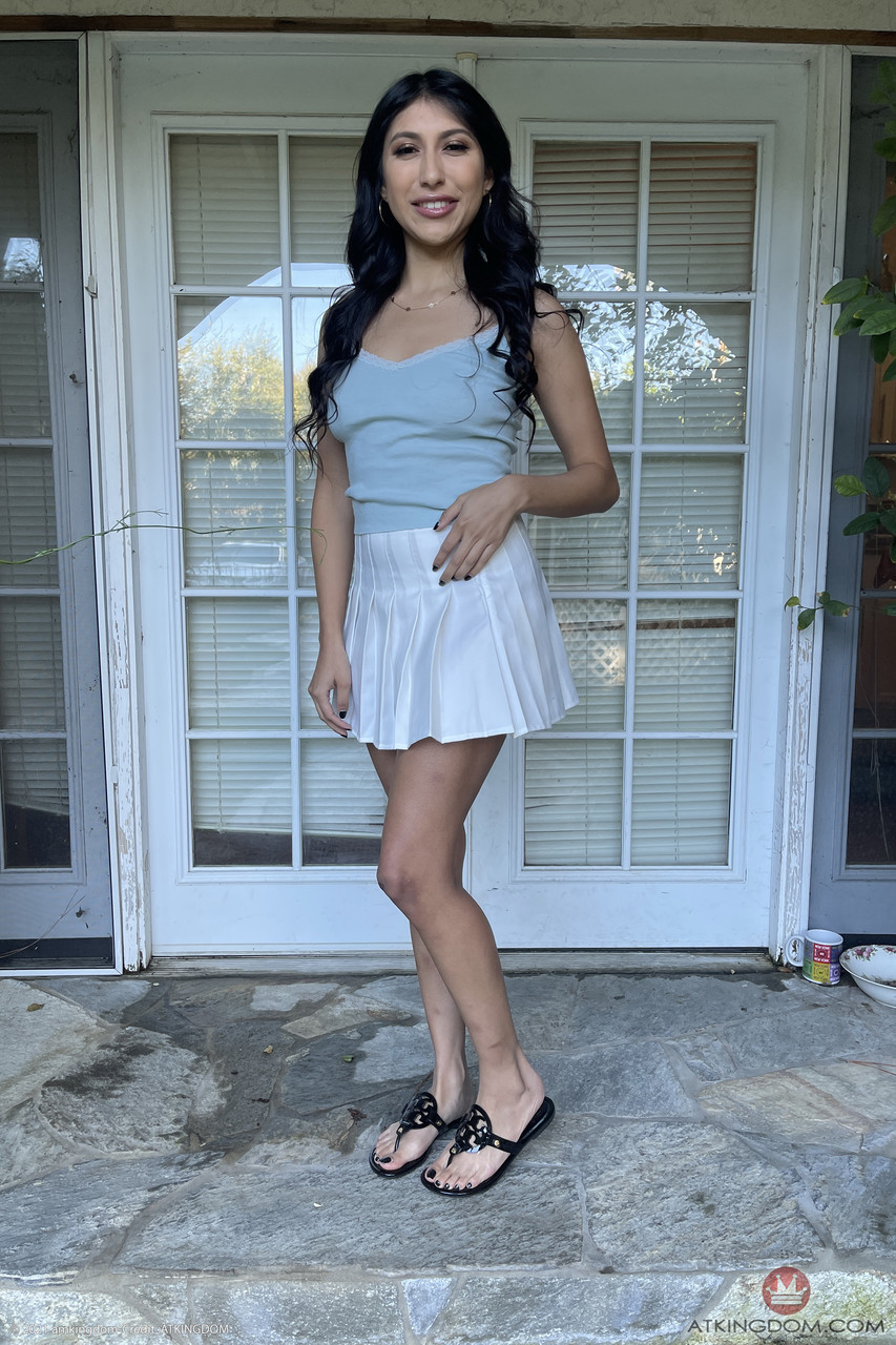 Sexy Brunette Penelope Woods Spreads Her Inviting Shaved Pussy