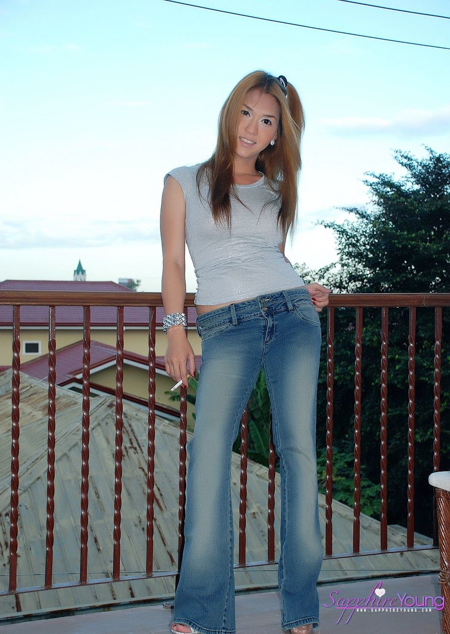 सैफायर यंग की आधिकारिक एडल्ट गैलरी