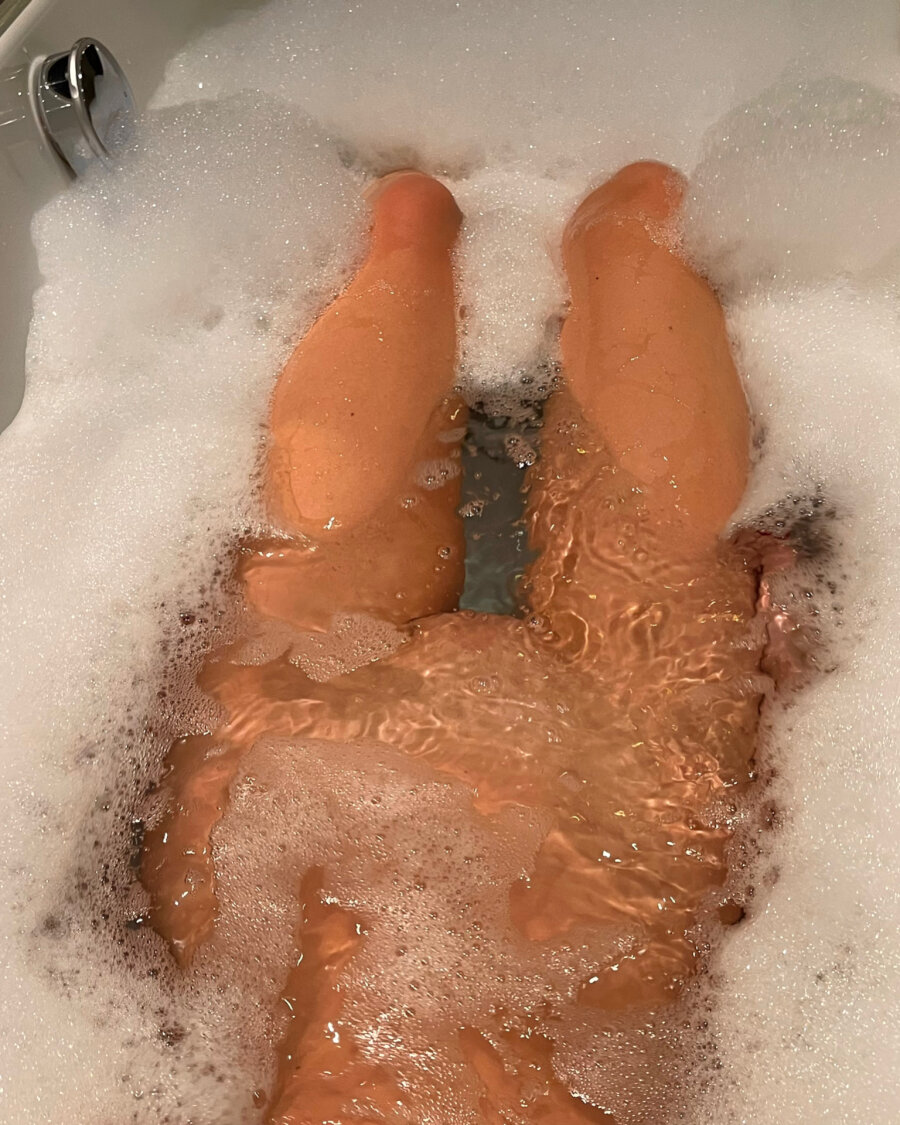 金髪奴隷少女は激しく使われる