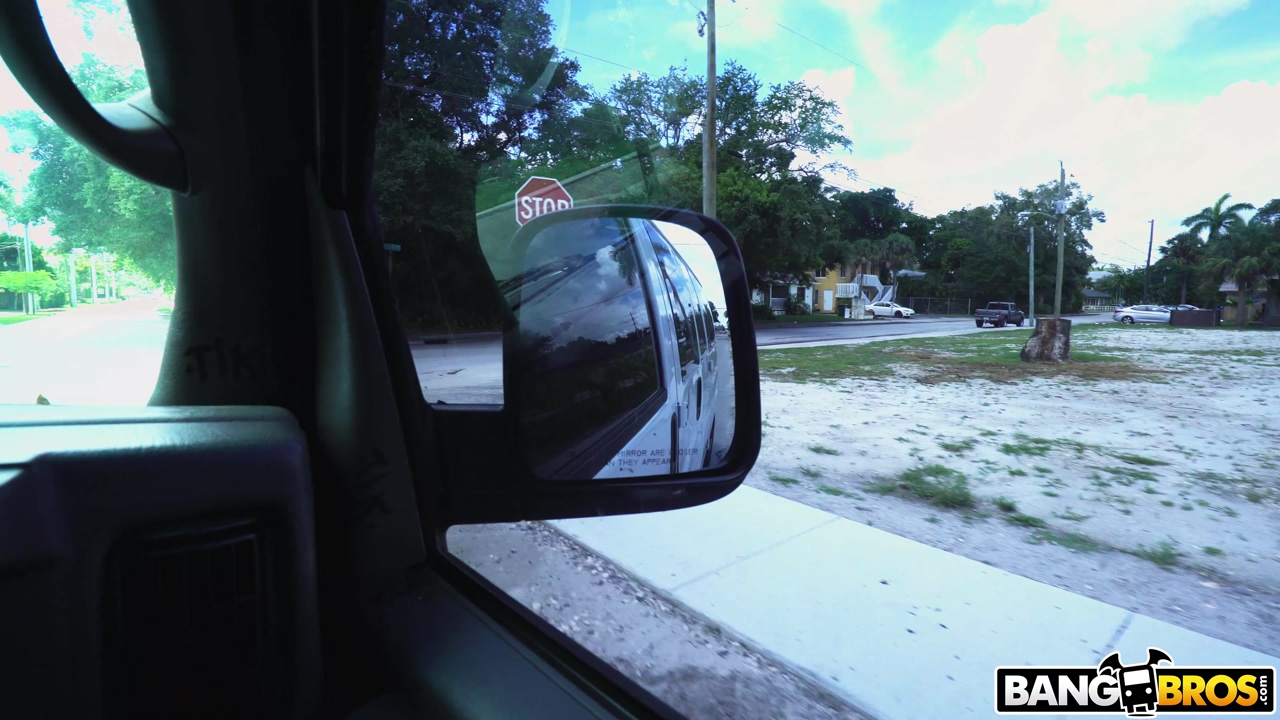 المراهقة السوداء الجنسية بيرلين توي تمارس الجنس مع شخص غريب