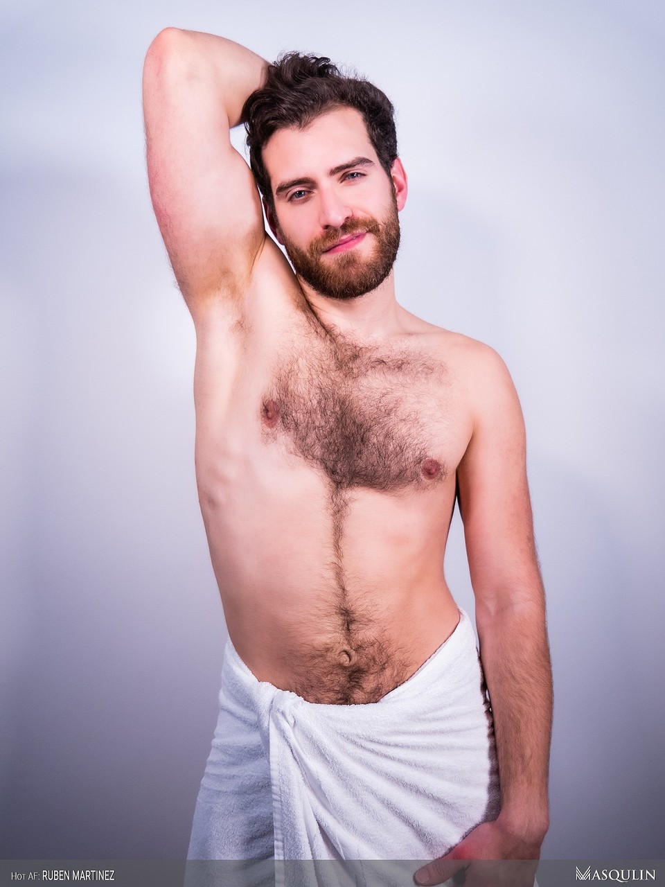 Barbudo Gay Ruben Martinez Mostra Pau Grande E Brinca Com Ânus Peludo