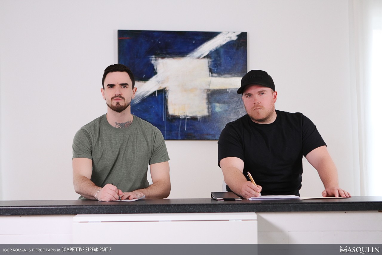 同性恋帅哥皮尔斯·巴黎和伊戈尔·罗马尼口交并进行肛交