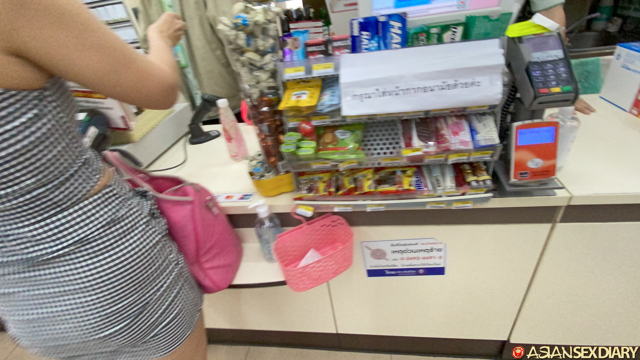 Asiática Sexy Milf Ammy Chupa E Monta Um Pau Grande Em Roupa Quente