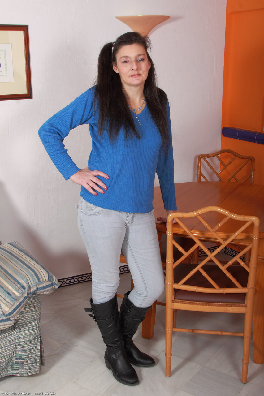 Mature Amateur Becky Flashes Hairy Armpits And Tasty Love Hole