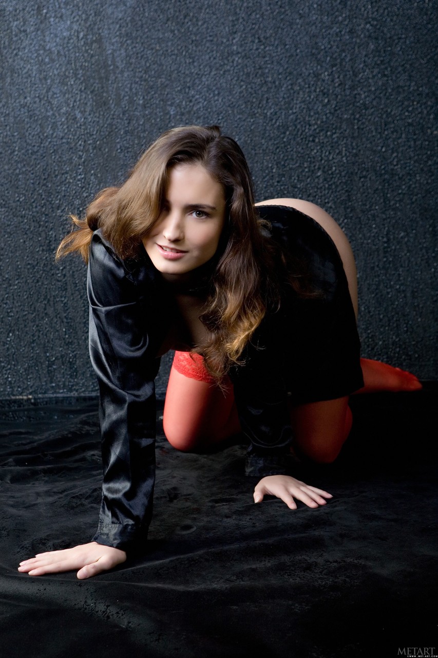 موديل الجلجامور فرانسين أ تتجلى بأحشائها الكبيرة وفرجها المقلع