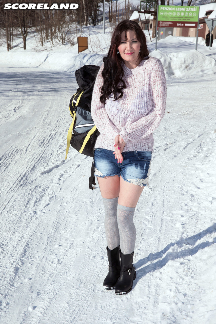 Vanessa Y Exibe Seus Seios E A Pelagem Como Carona Morena