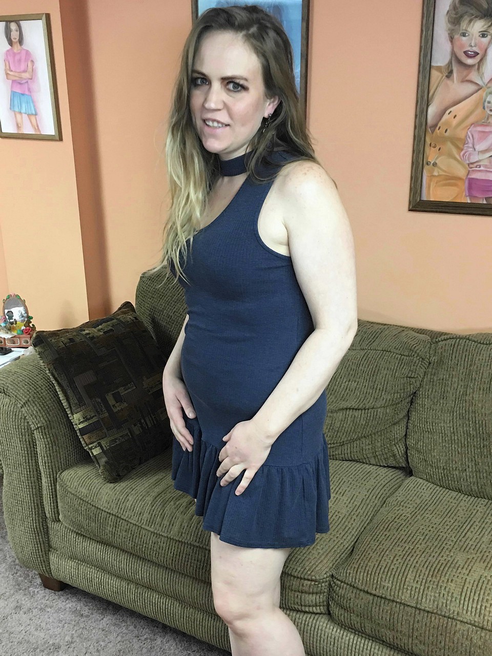 性感的熟女Chasity Vaughn给Logan Drake一个第一人称视角的吹箫