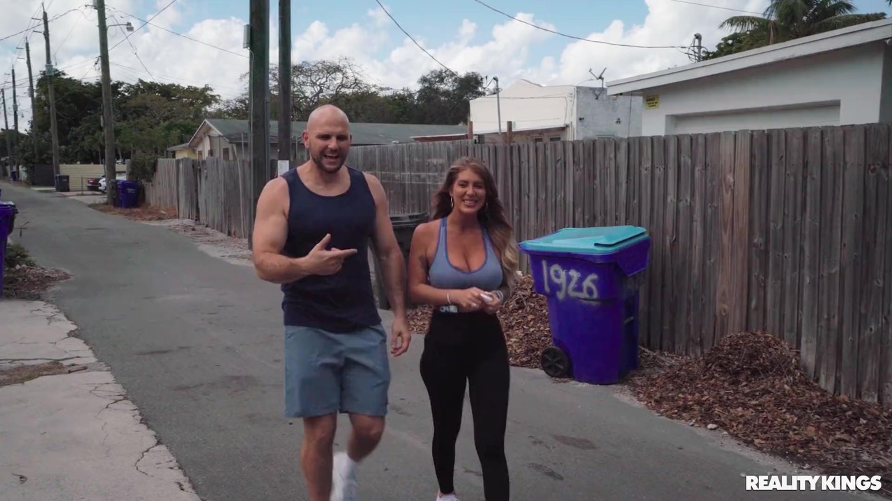 ジェームス・エンジェル、Jマック、ロリー・デイムズとの熟女ハンターXXX写真