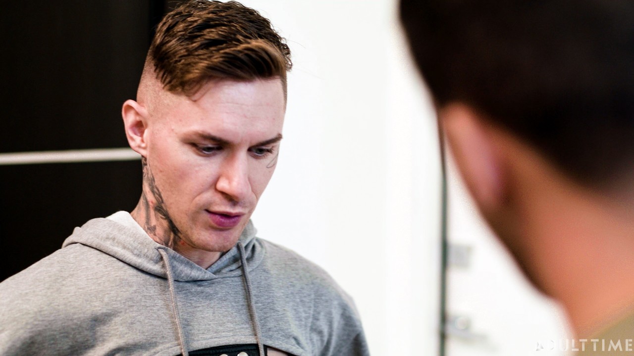 ゲイ少年ザック・ビショップが兵士TY・ロデリックにアナルで激しく犯される