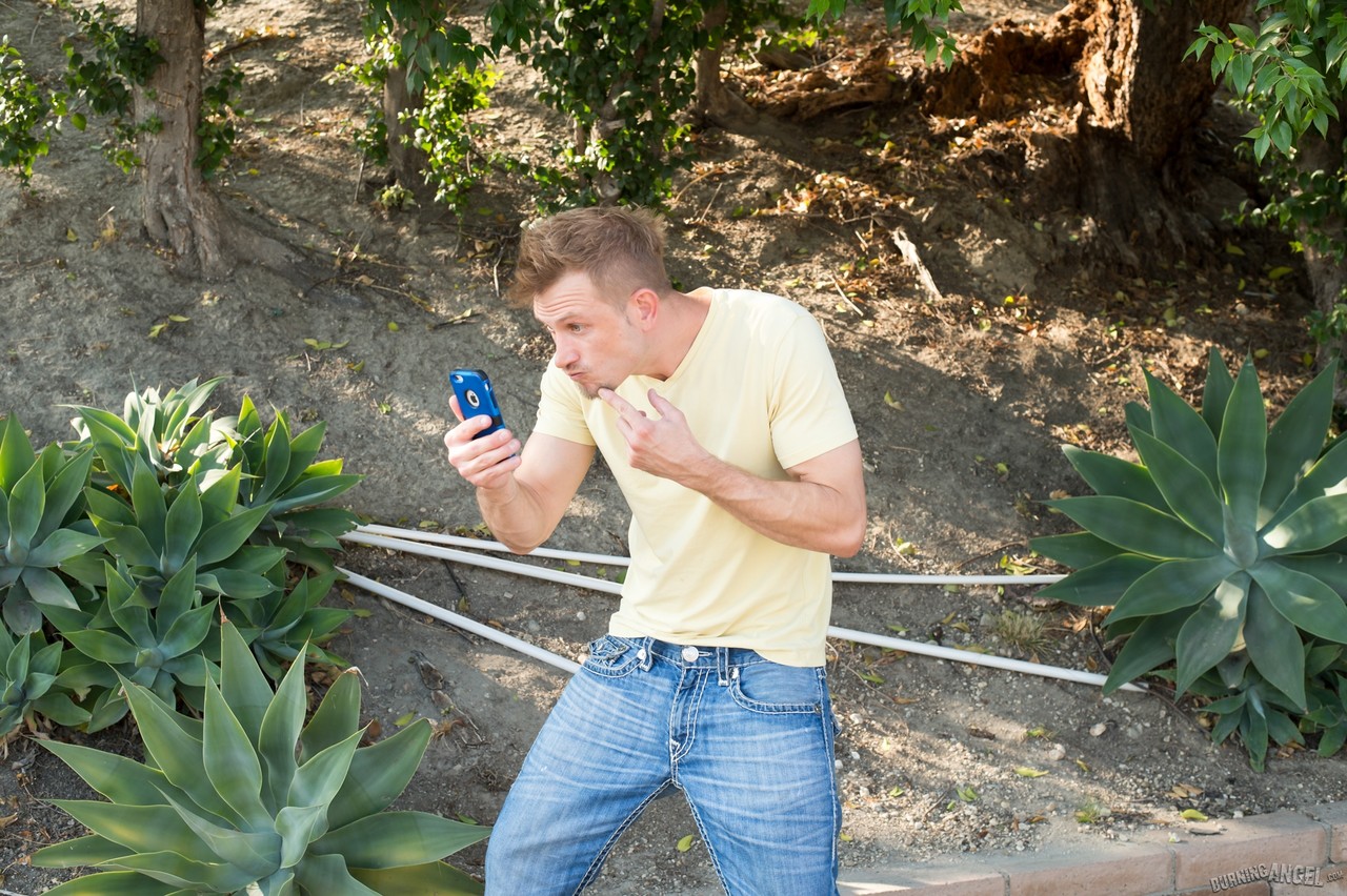 Jeu De Rôle En Costume De Lapin Avec Une Femme Noire Sodomisée