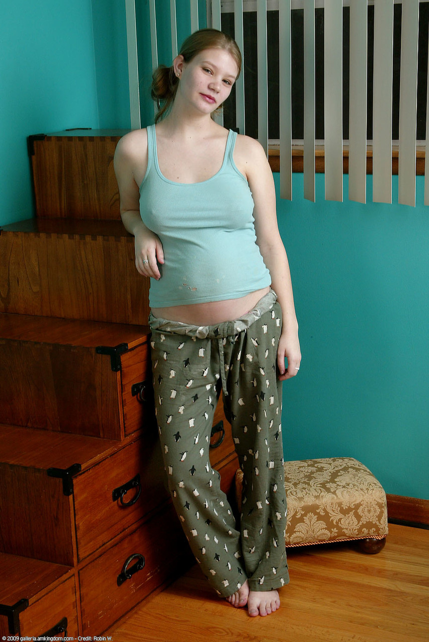 Embarazada Amateur Sarah Muestra Tetas Jugosas & Se Abre La Concha Rosa