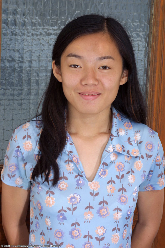 تيفاني الآسيوية تتعرى لأول جلسة تصوير عارية هواة