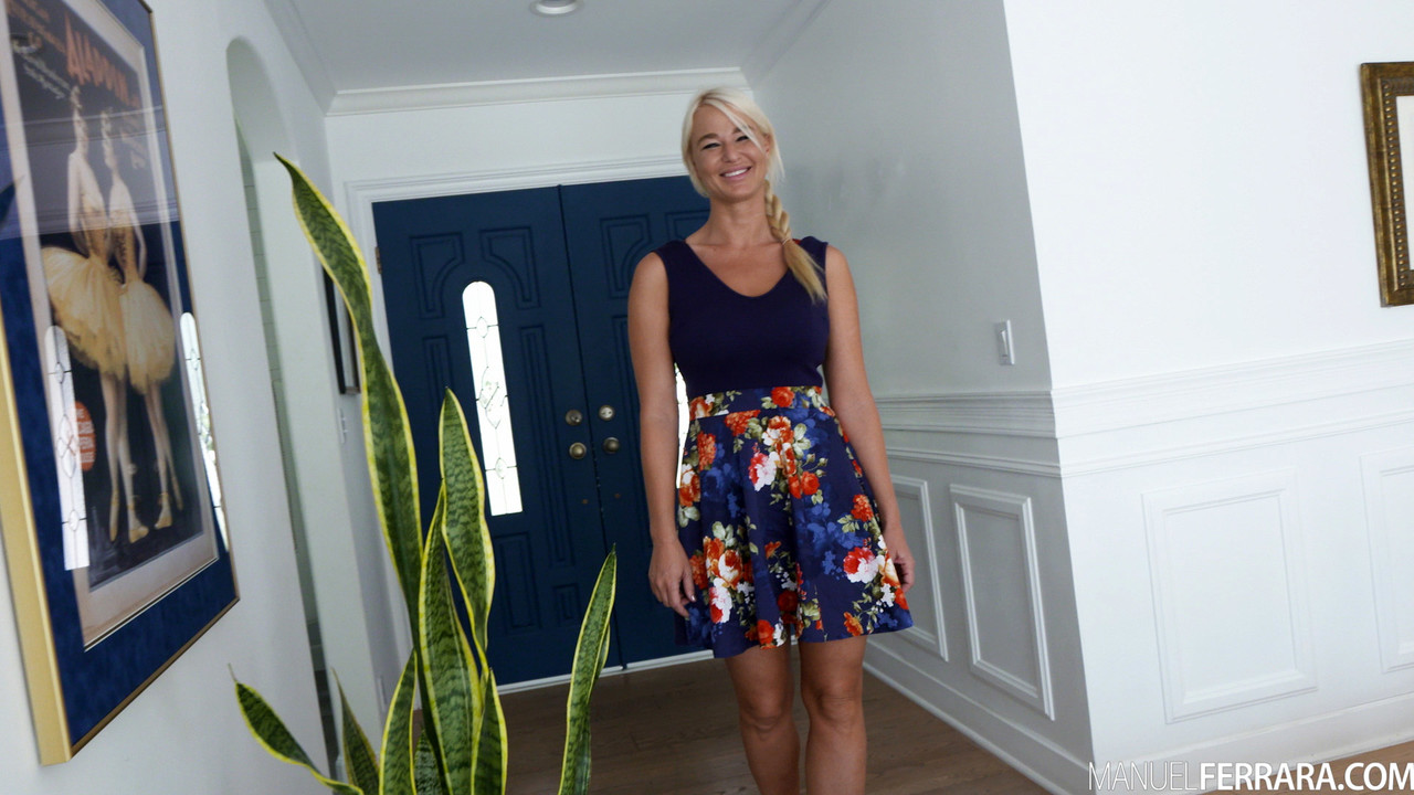 巨乳金髪ロンドンリバーはハードファックの後に開口精液を飲む