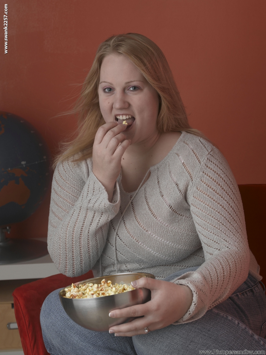 BBW Anne North Holds Her Floppy Boobs Before Fingering Her Bald Snatch