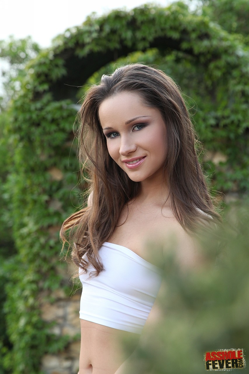 Ashley Adolescente Anal Al Aire Libre Con BBC Y Corrida Facial Masiva