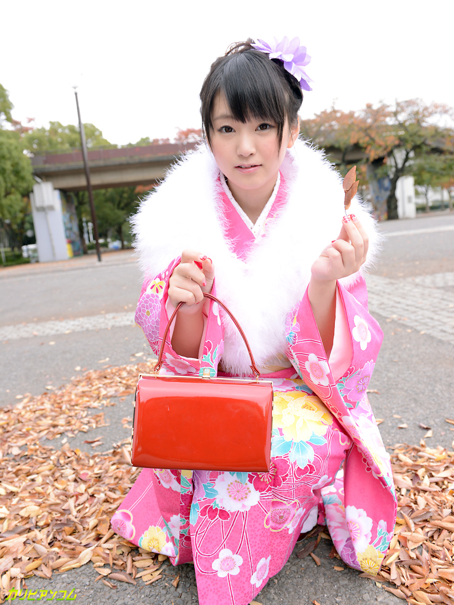 アジア人木村つなが小さな胸を見せて3Pで激しく犯される