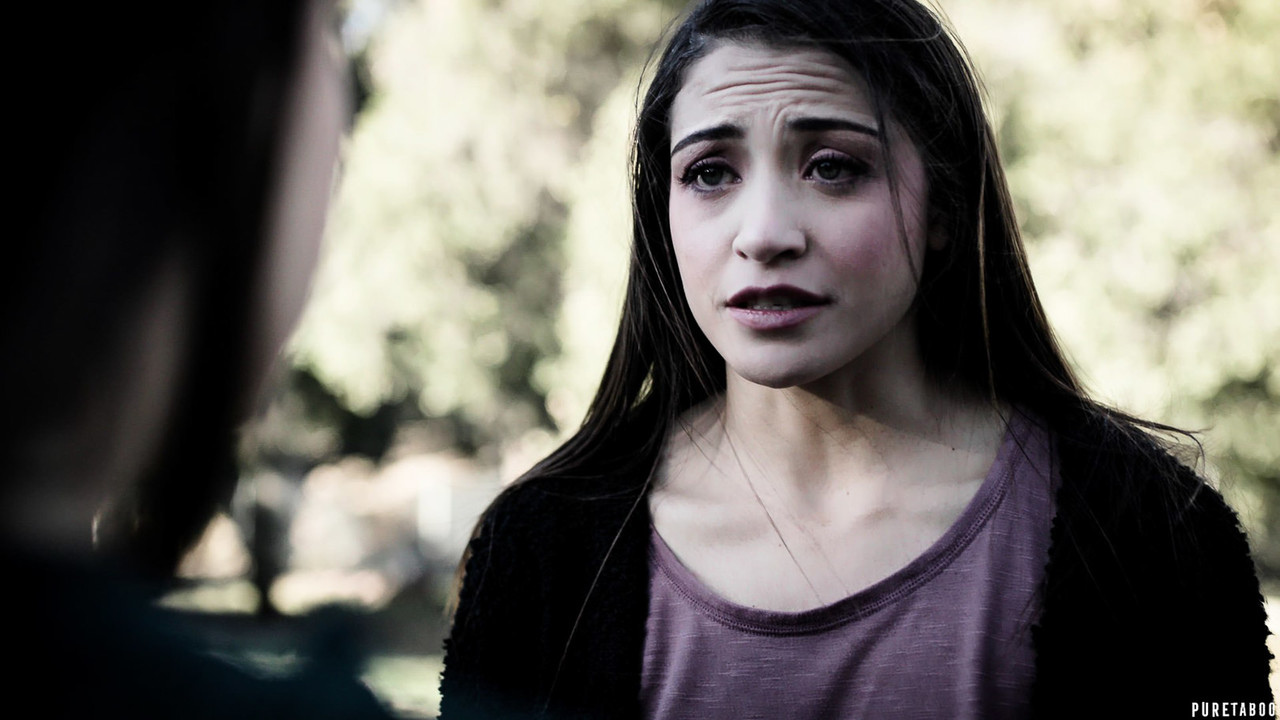 Три Горячие Подростки С Большими Сиськами Делят Член Своего Отчима В Трио В Спальне