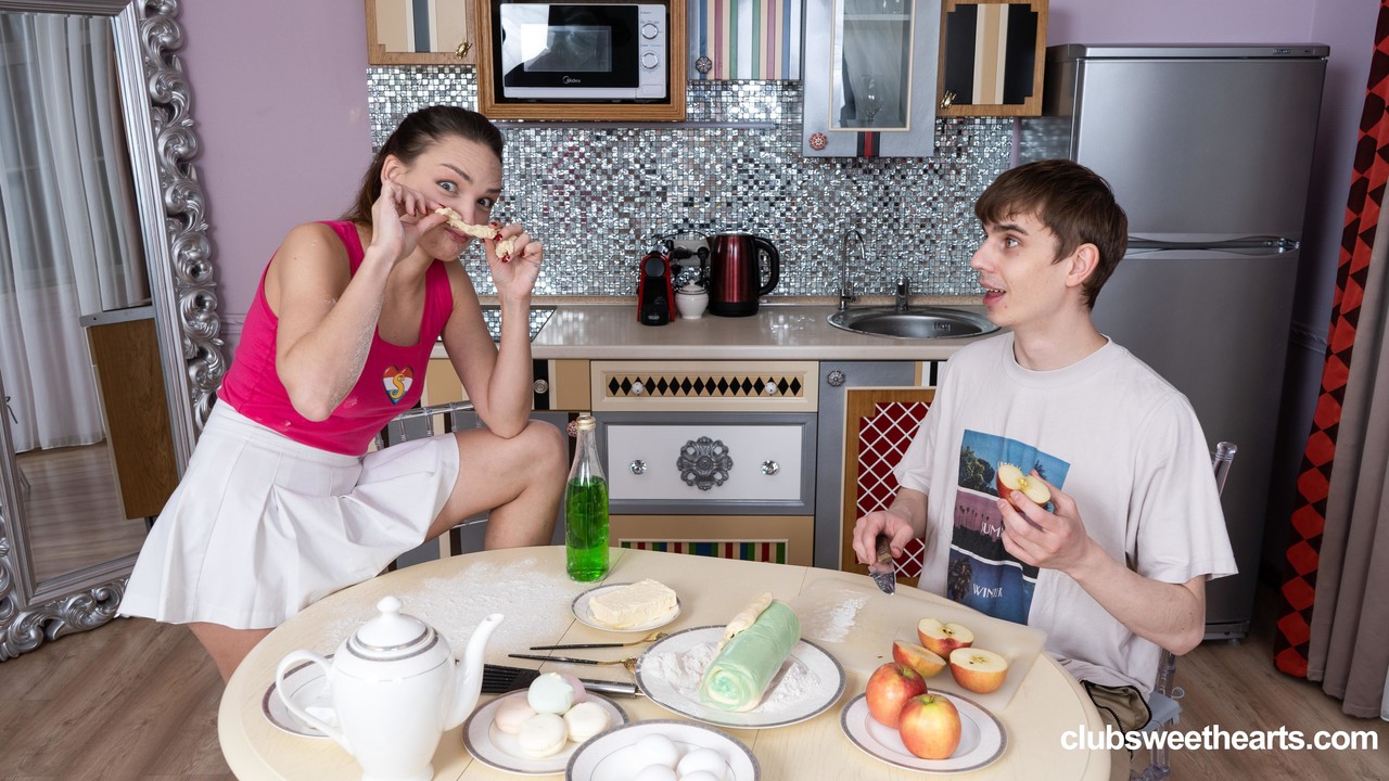 जंगली सेक्स Teen ओलिविया ट्रंक अपने घुटनों पर एक फेशियल के लिए समाप्त होता है