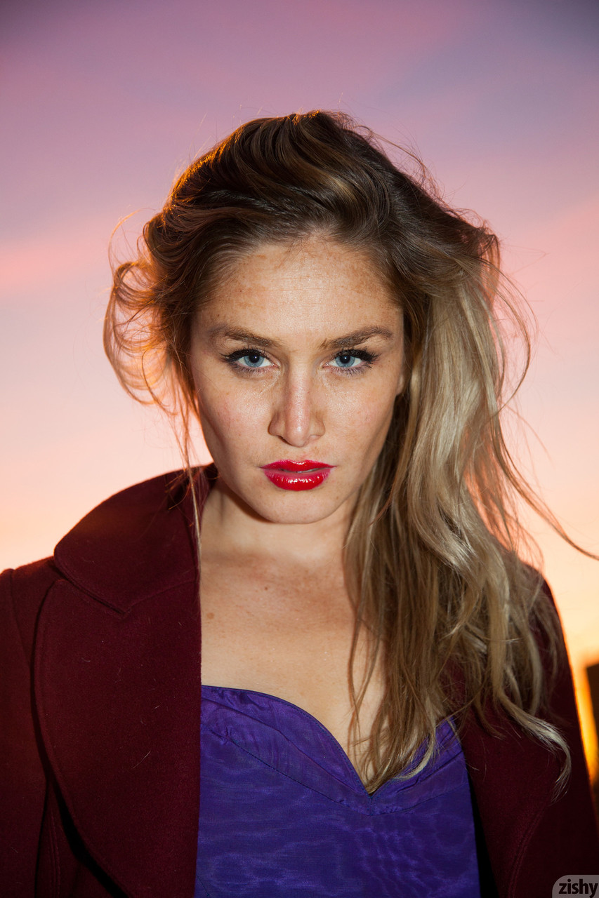 成人画廊 Zishy Maggie Green