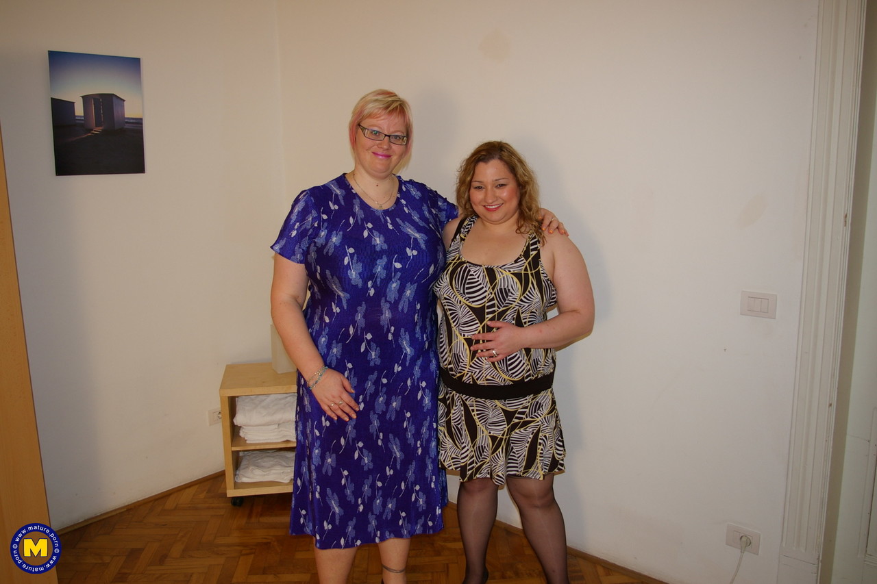 业余 Bbw 女同性恋 Jany 和 Wiske 吃肥鲍鱼 和 自慰