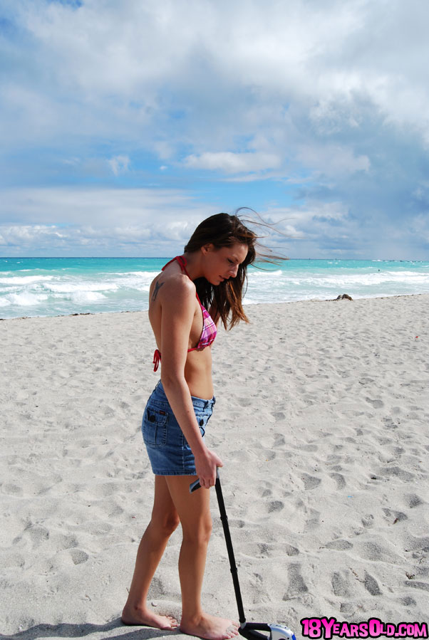 Тейлор Мэй Горячая Подростка Снимает Бикини И Пальцем Ласкает Сладкий Вал