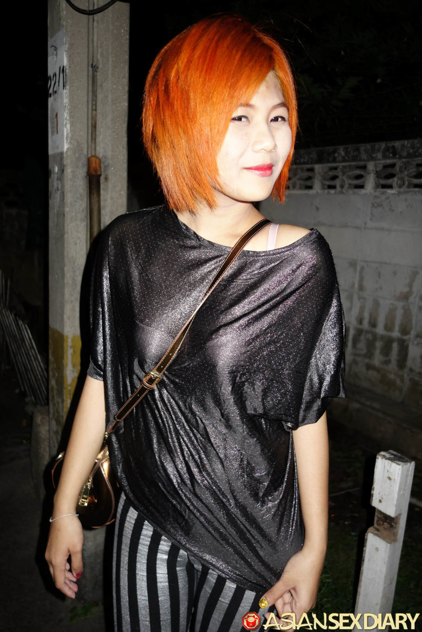 लाल बालों वाली चीनी लड़की Pa की पहली व्यक्ति फकिंग और उसकी मासूम जघन्य पुसी