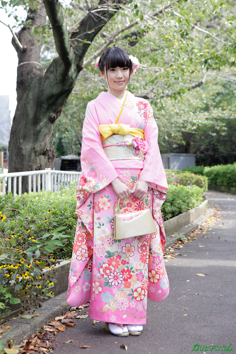 المراهقة اليابانية البريئة يونا هيميكاوا تحصل على بفرها الشائك والمتناكح والممنوح