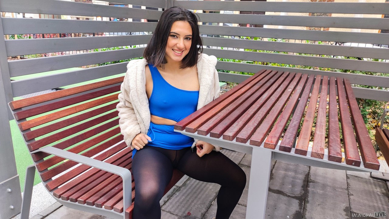 لينا كوكس السمراء تخلع الكلسونات الشفافة قبل الجنس العنيف