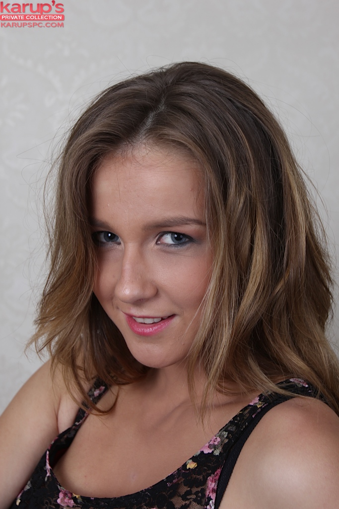 Blonde Teen Alice Smith Masturbates After Pulling Down Panties For First Time