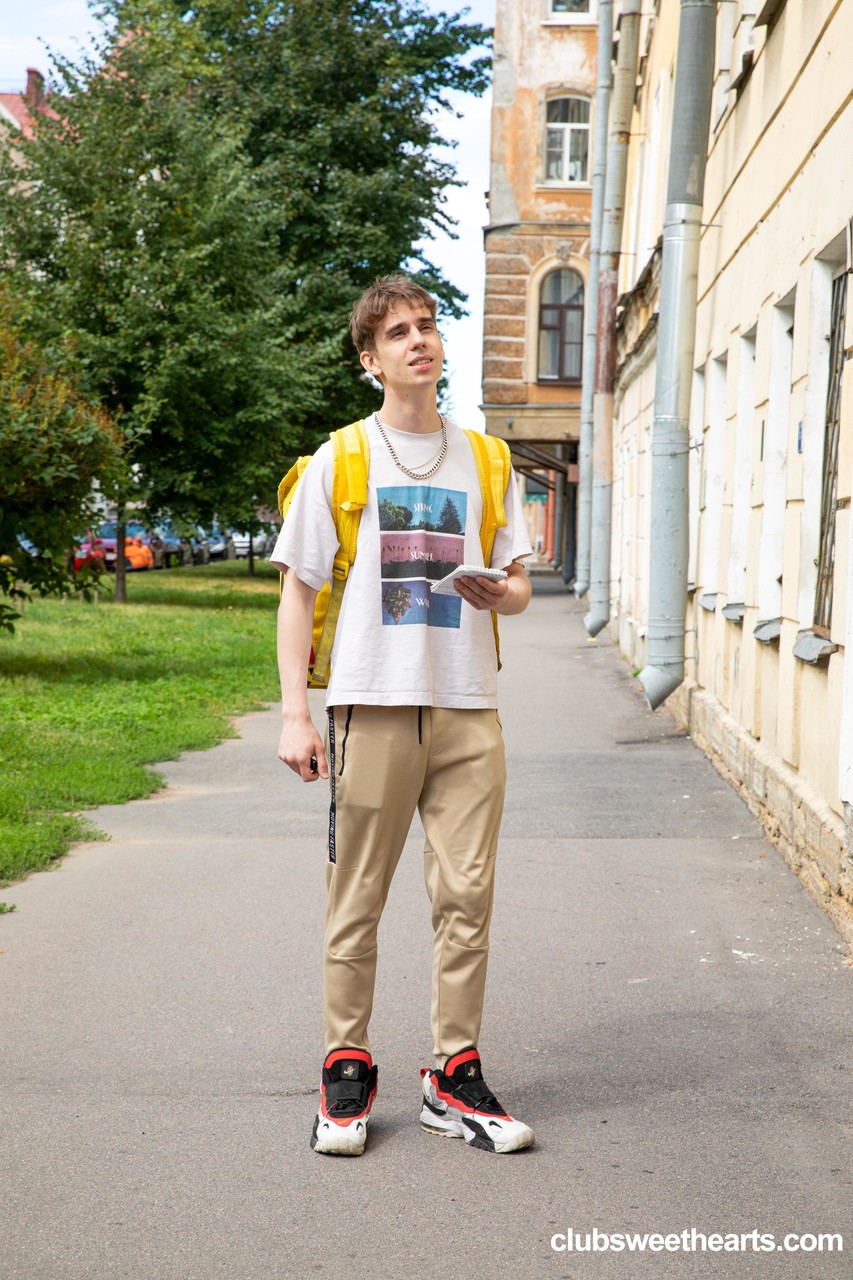 細いジンジャーが巨乳のジェシーＦがパコられまくって顔射