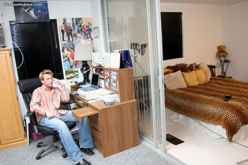 ドラゴンリリーが誘惑して硬いチンポをしゃぶる