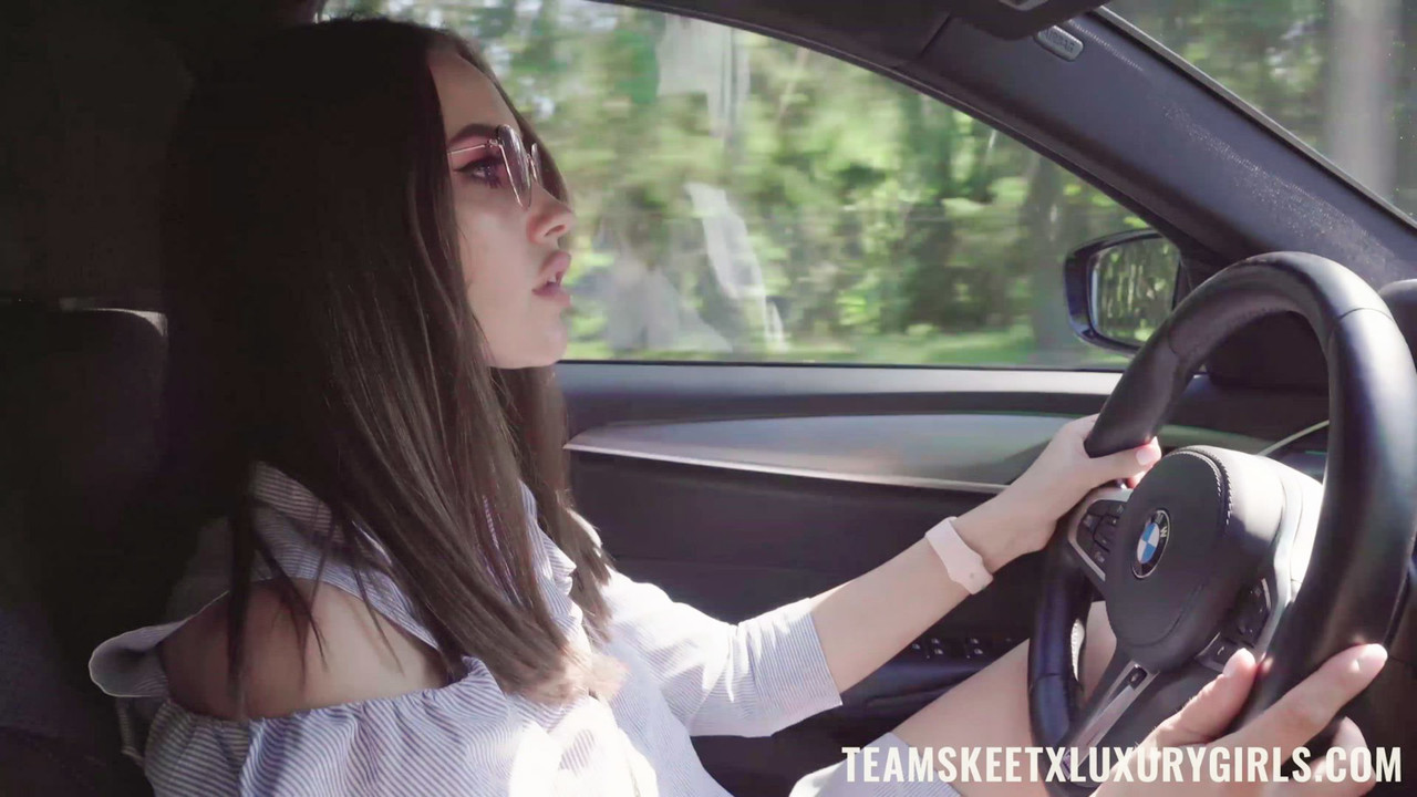 विलासिता लड़की, कामुक किशोर, कार मास्टरबेशन जंगली आउटडोर सेक्स की ओर ले जाता है