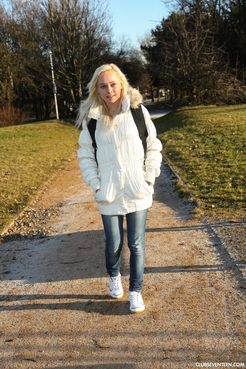 Club Seventeen Naomi 色情照片