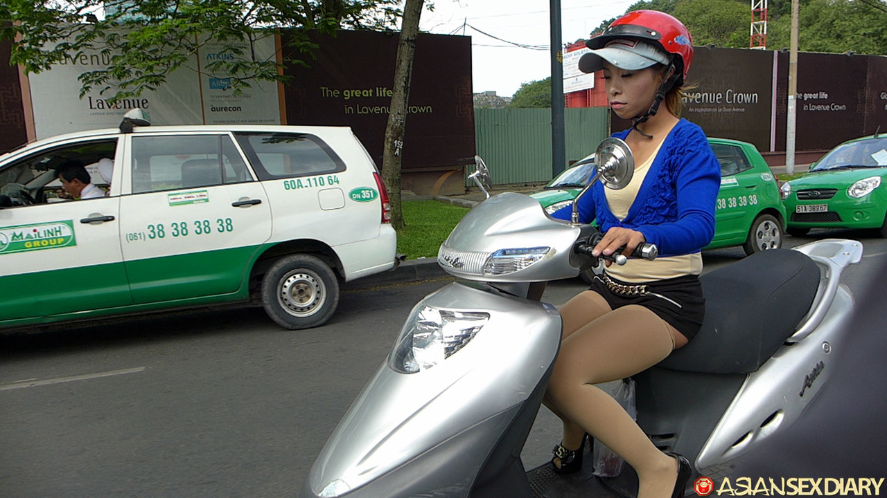 小さなアマチュアミルフ Trinh Bj と毛深いアジアのマンコ フェラ