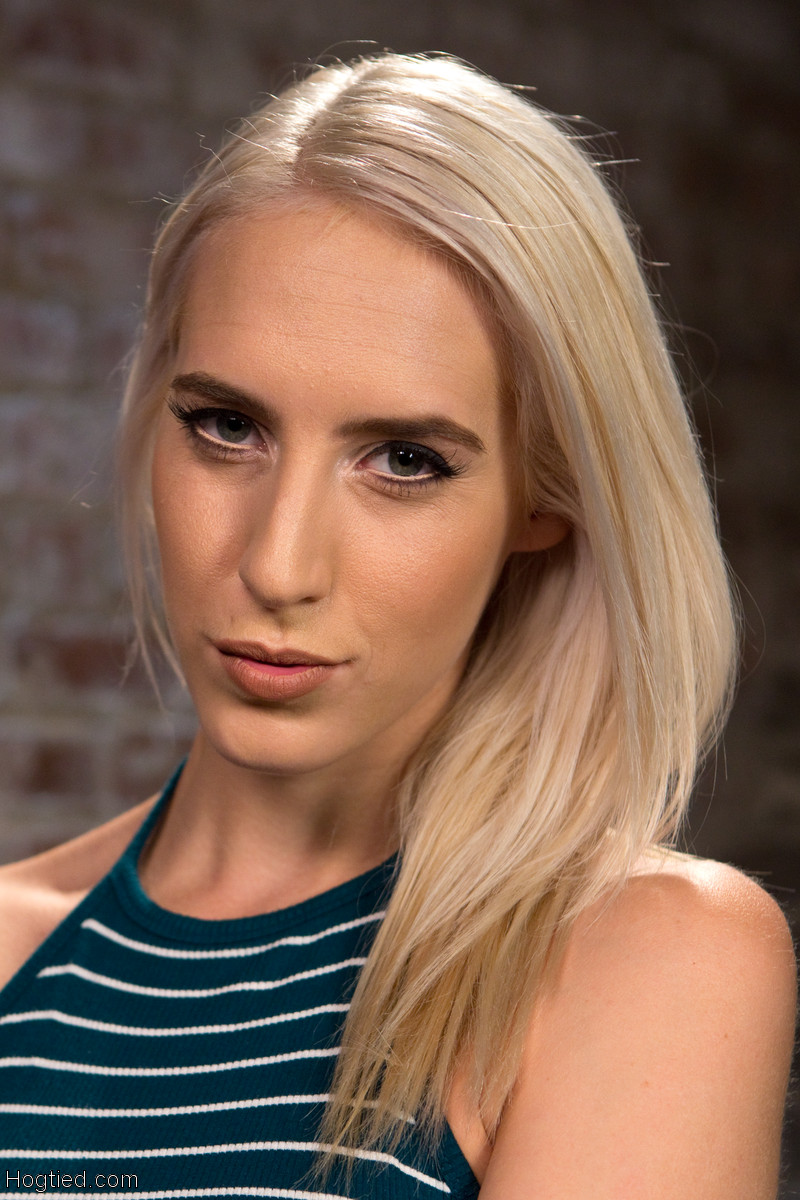 كادينس لوكس مربوطة من قبل البابا في صور العبودية الشاذة