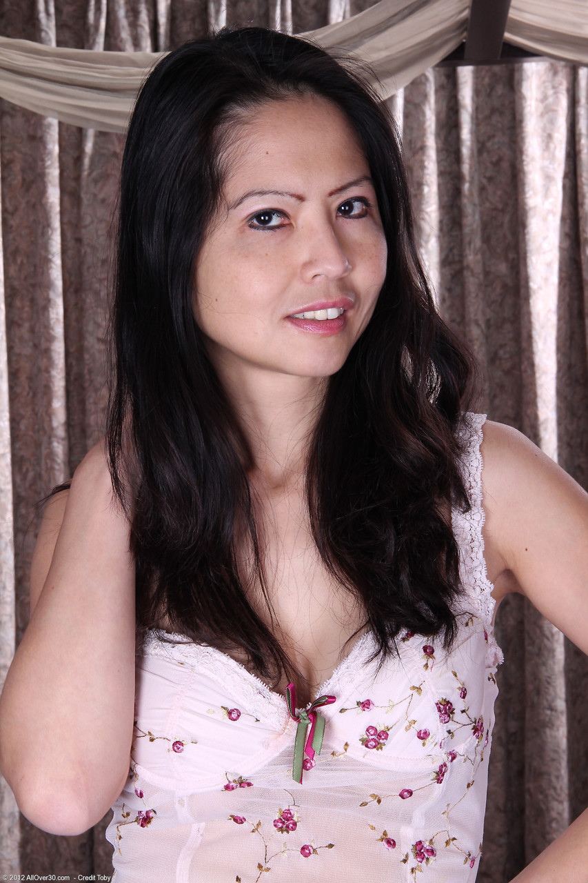 Amateur Milf Ruby Grace Tareef Karti Hai Khubsoorat Thana Aur Alaab Alraha Solo