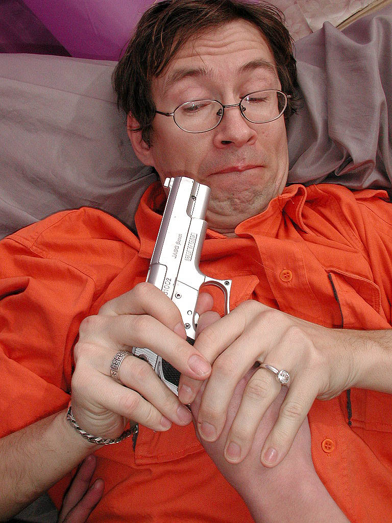 成熟的女人被老年男子的鸡巴填满在沙发上