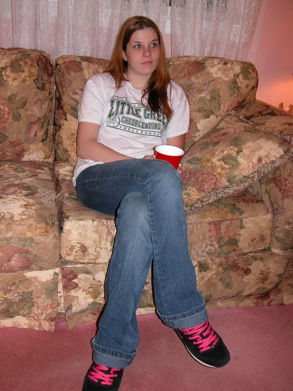 Sexy Amadora Halley Storm Tira A Roupa E Mostra A Buceta Depilada