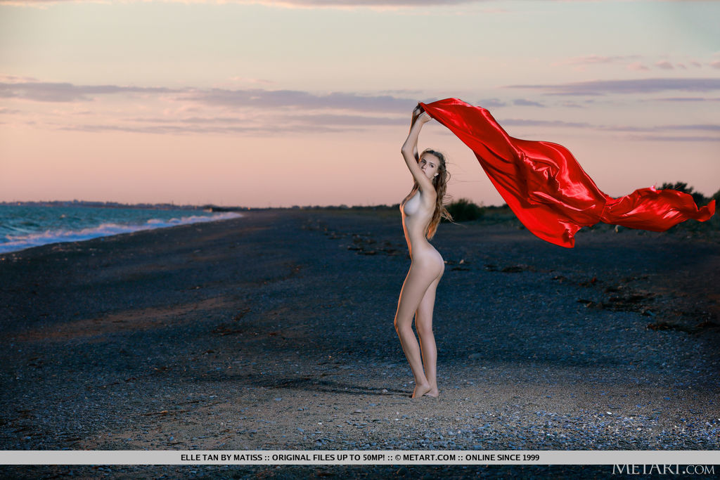 युवा एल टैन न्यूड समुद्र तट सूर्यास्त सौंदर्य