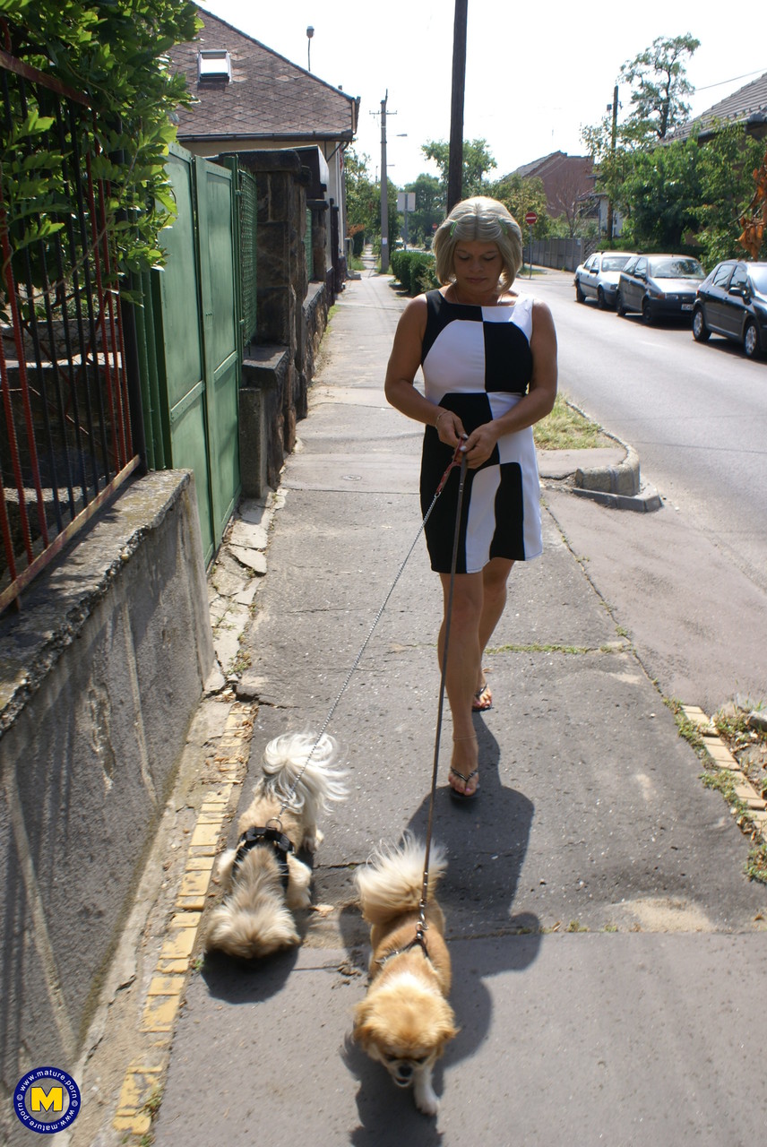 السحاقيات الكبيرات والصغيرات جاني ومونيكا يمصن الكس والطيز