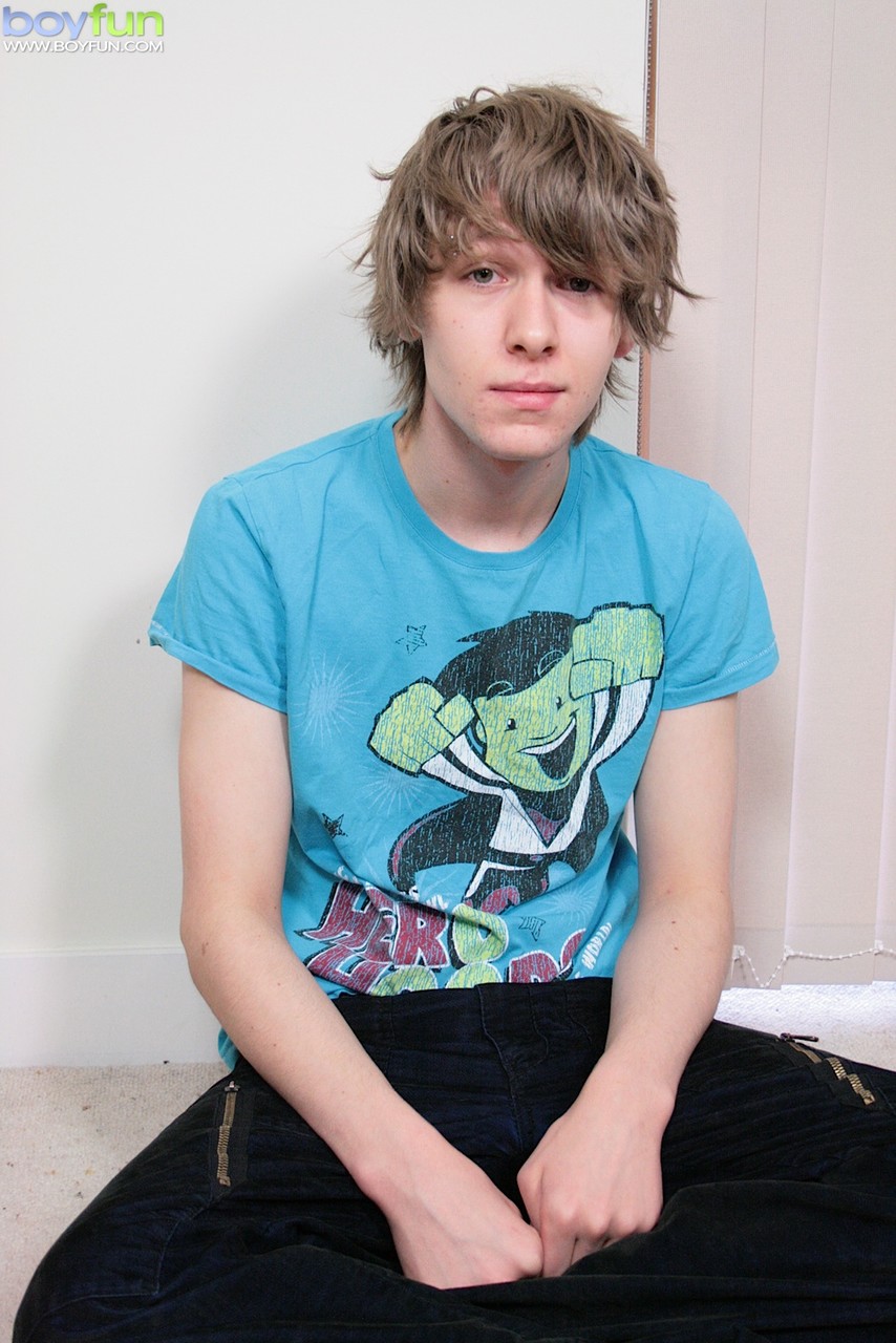 大屌嫩男Josh Frey脫光自慰直到射精