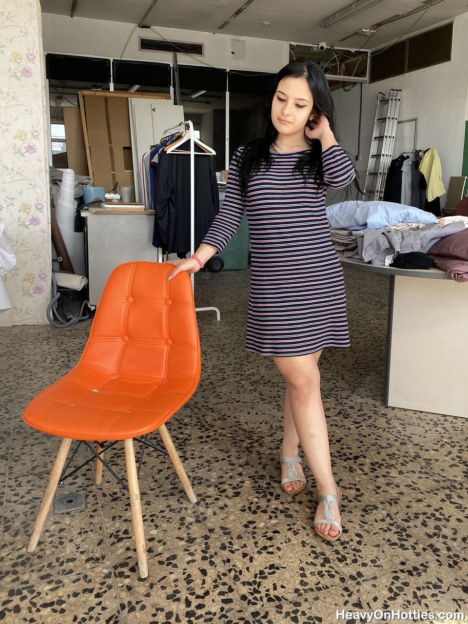 绿眼美女玛丽亚青少年在试镜时脱衣，裸体摆姿势并被颜射