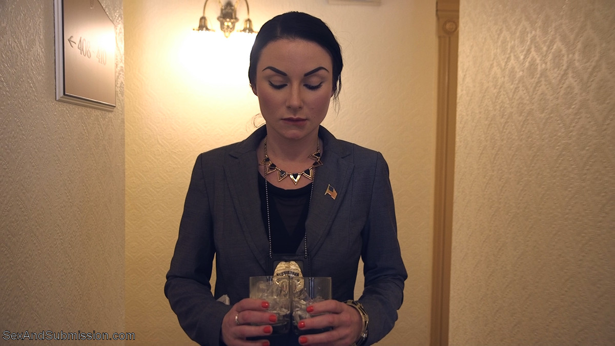 トミー・ピストルとヴェルーカ・ジェームズのセックス＆服従ホット写真