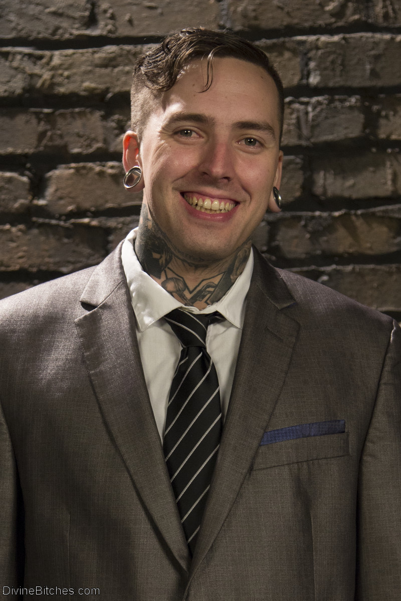 Распутная Саванна Фокс Наслаждается Жестким Пеггингом В Бисексуальном Трио