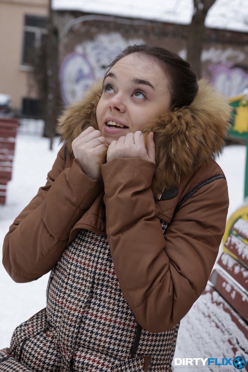 شابة هواة ميا جراندي تحصل على بفر ساخن مُداعَب والضرب