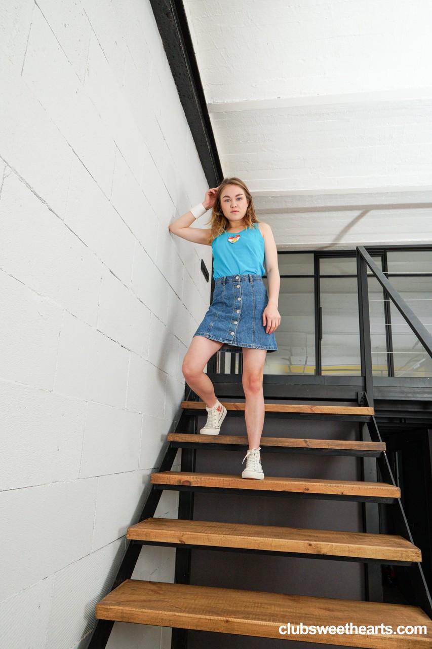 نادي سويتهارتس يقدم مايا مورغان في معرض ساخن