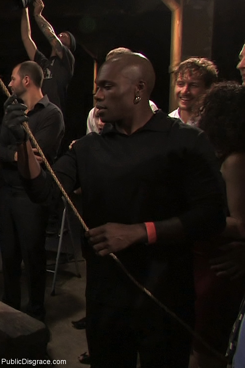 パブリック・ディスグレイス キャトリナ・カミングスとジャック・ハマーが熱いポルノ写真に