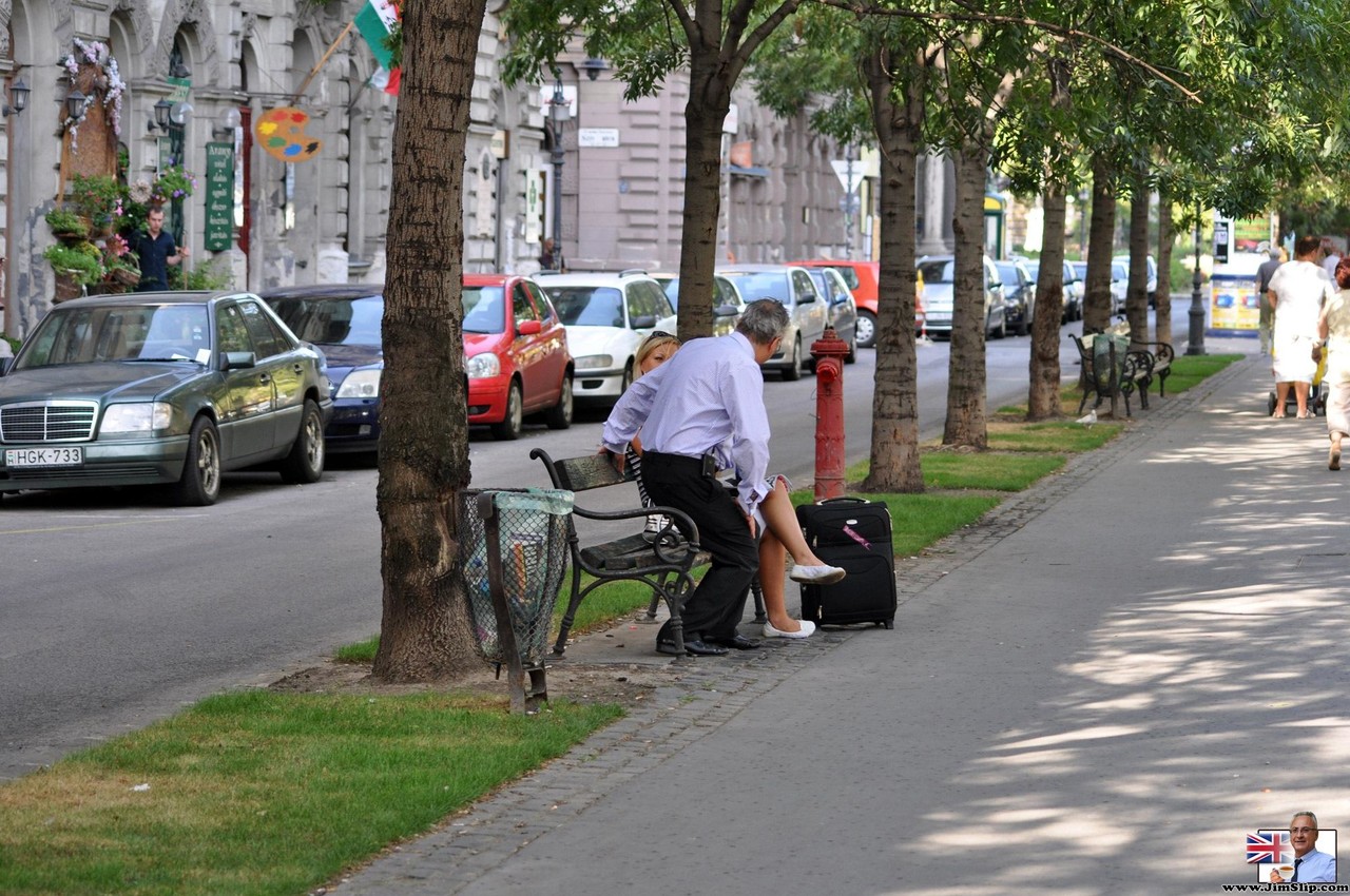 Comissária De Bordo Com Grande Traseiro Sunny Diamond Fode Um Velho Pau Em Uniforme